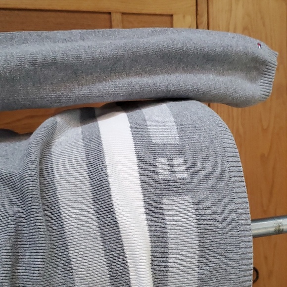 Tommy Hilfiger Sweater - Picture 2 of 5